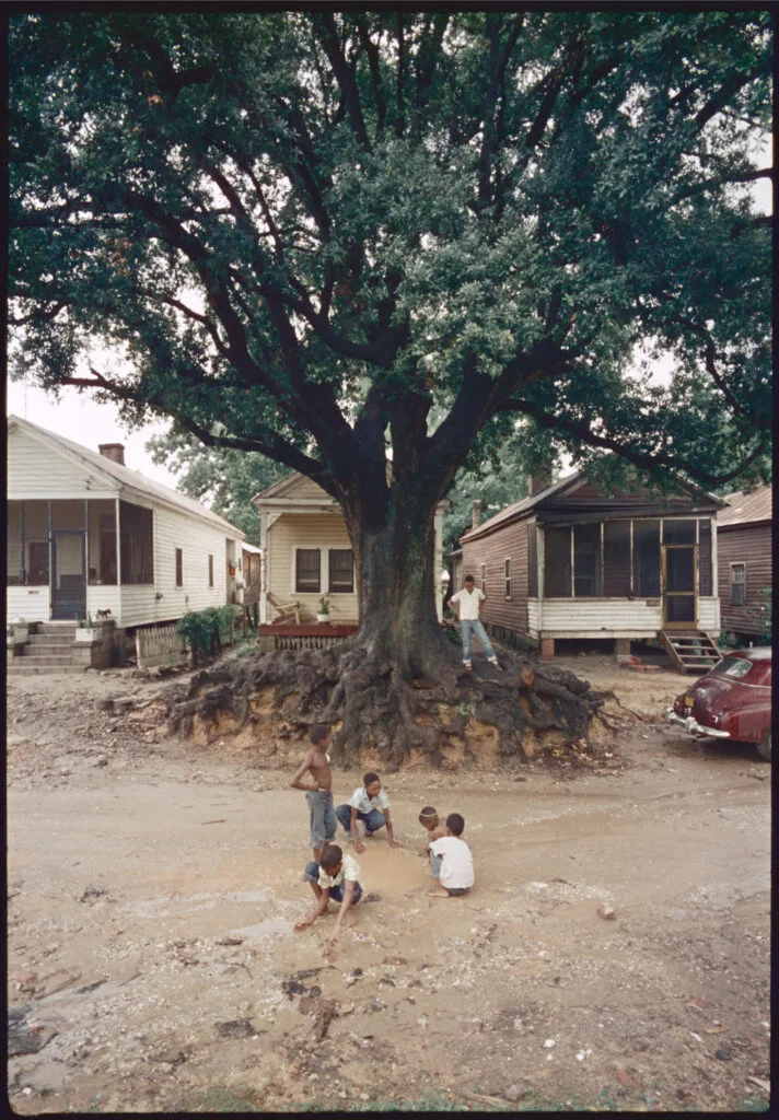 Gordon Parks – Segregation Story Alabama 1956 003