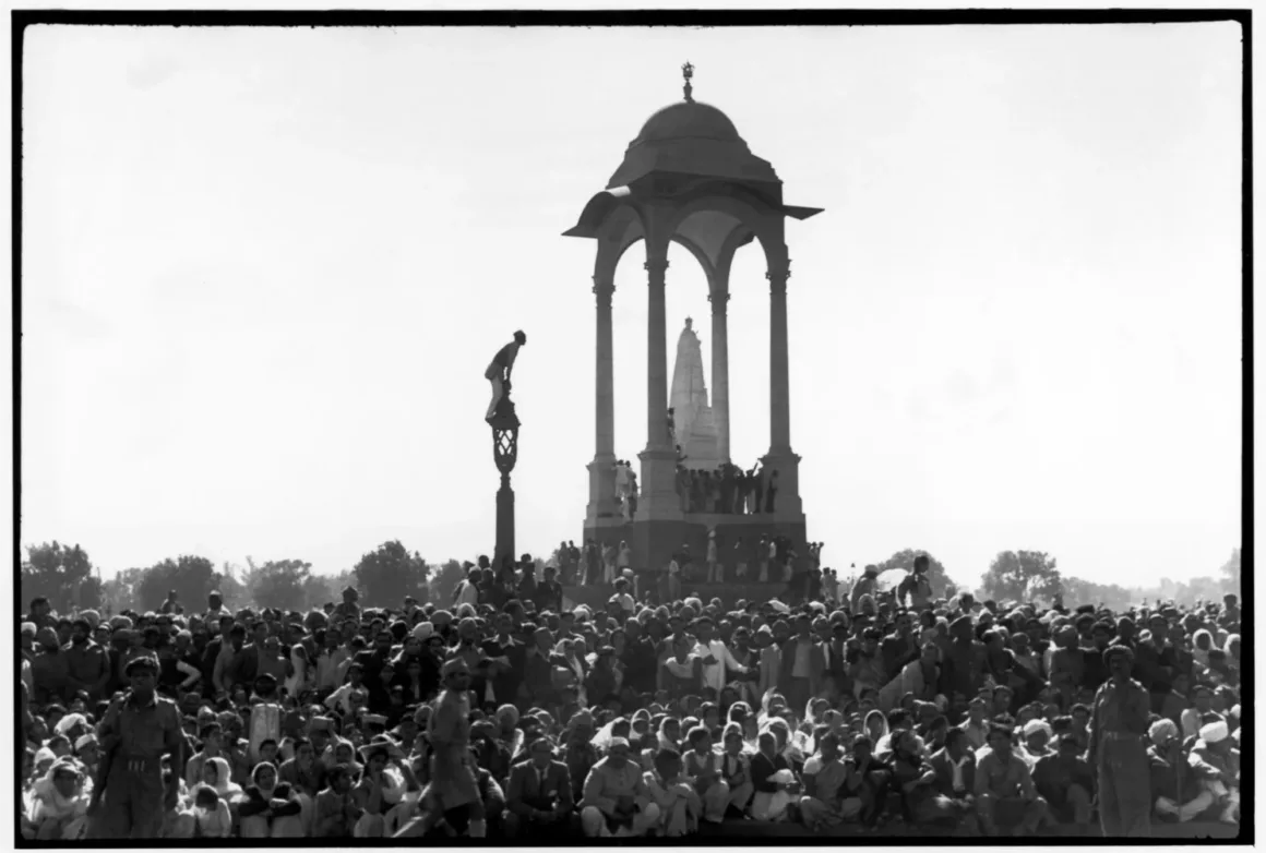 Henri Cartier-Bresson: Decisive Moment ve Sokak Fotoğrafının Doğuşu 6 Henri Cartier Bresson – Gandhi Funeral India 1948
