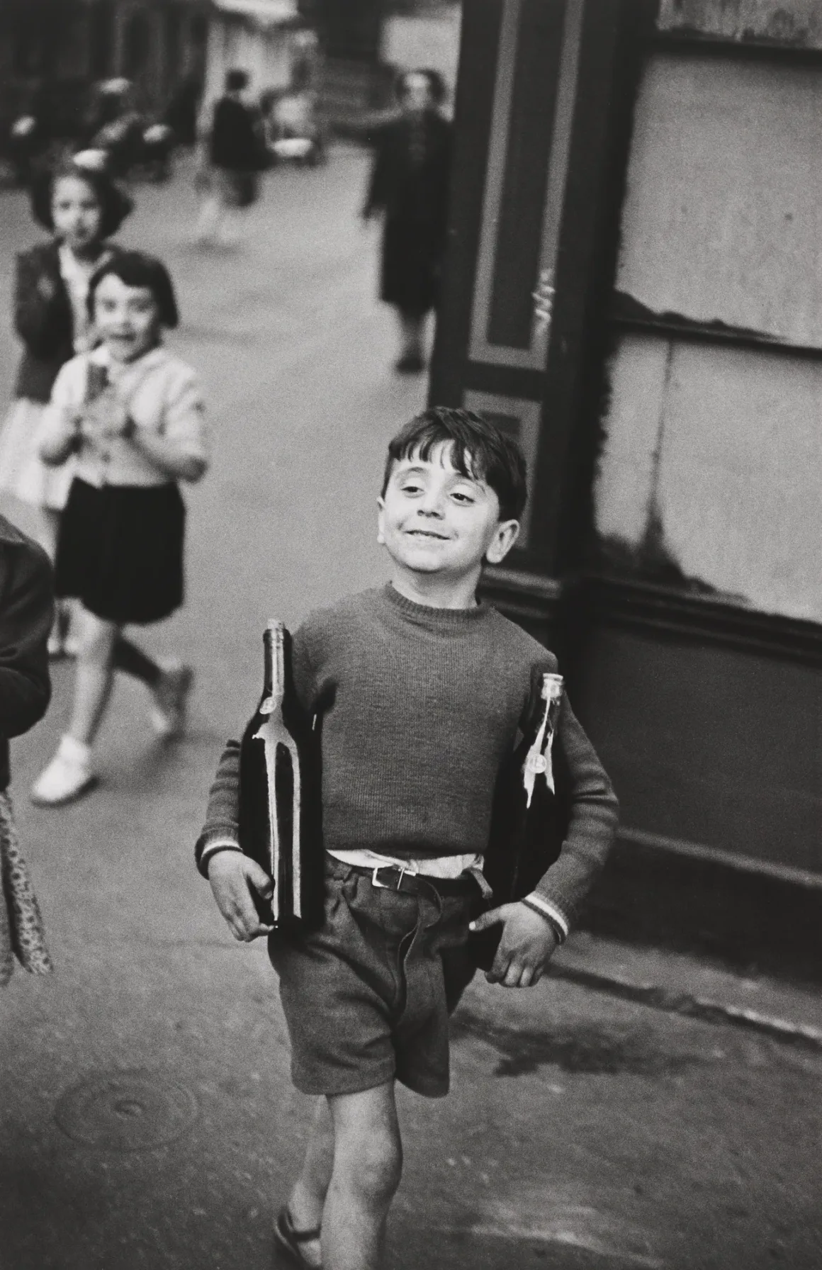 Henri Cartier-Bresson: Decisive Moment ve Sokak Fotoğrafının Doğuşu 5 Henri Cartier Bresson – Rue Mouffetard Paris 1954