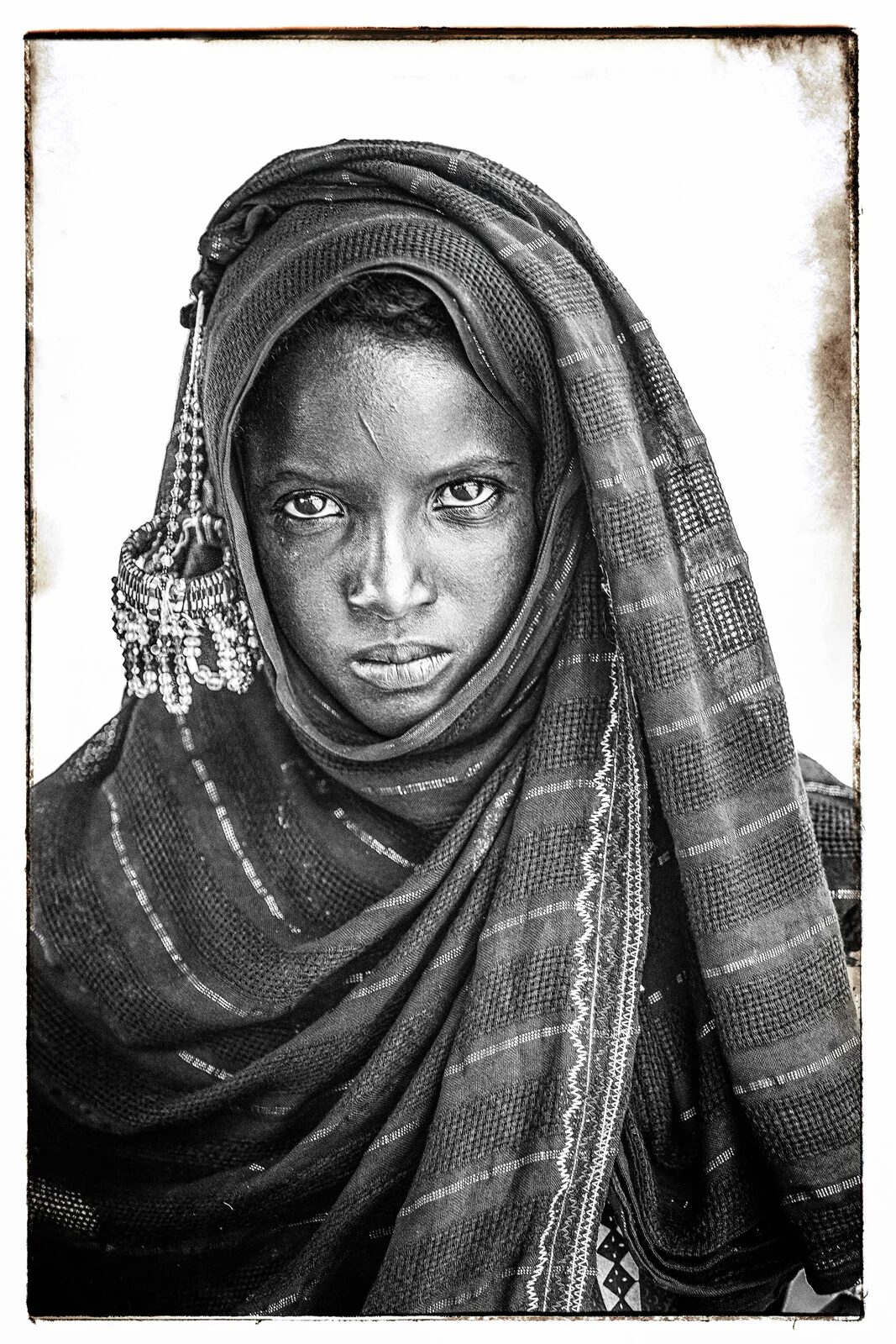 All About Photo Magazine 55: Women Kazananları Açıklandı 7 Ingetje Tadros Young Fulani beauty draped in shawl and silver MG 5294