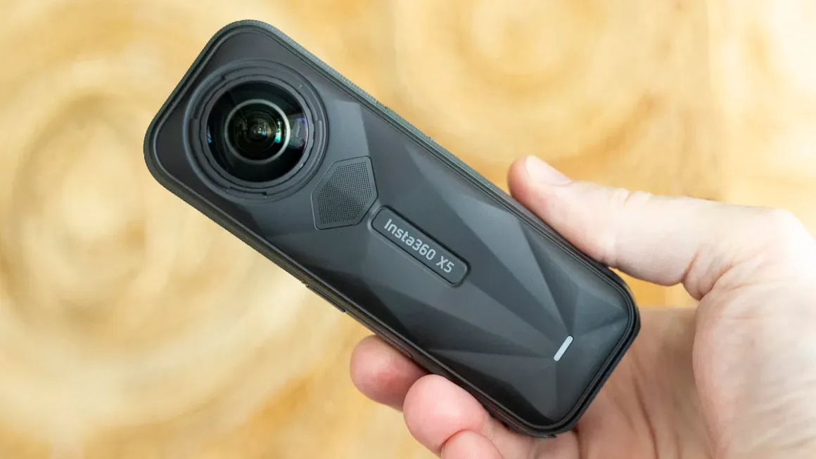 Insta360 X5