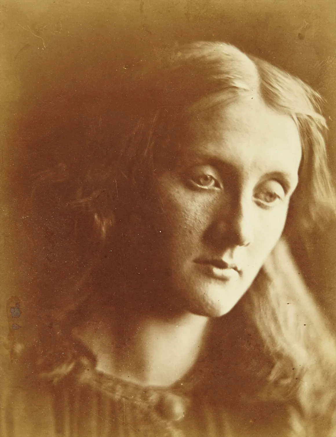 Julia Margaret Cameron: Kusurun Estetiği ve Fotoğrafta Bilinçli Bulanıklık 4 Julia Margaret Cameron My Favourite Picture of all my works My niece Julia Jackson