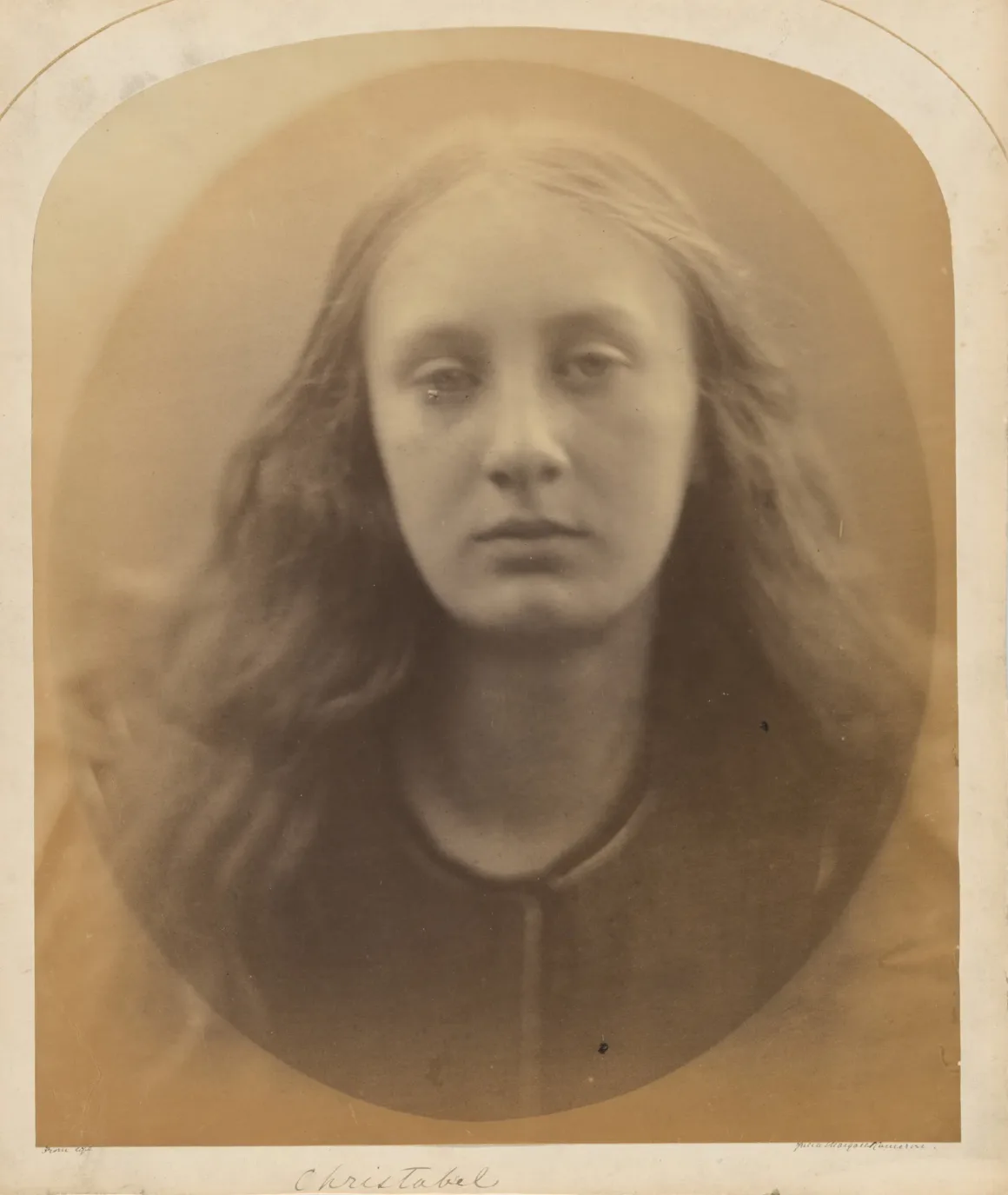 Julia Margaret Cameron: Kusurun Estetiği ve Fotoğrafta Bilinçli Bulanıklık 3 Julia Margaret Cameron. Christabel. c. 1867