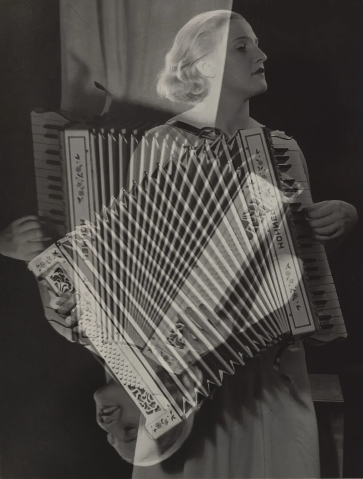 Man Ray: Fotoğrafın Gerçekliği Bozduğu An 10 Man Ray Emmanuel Radnitzky. Untitled. 1931