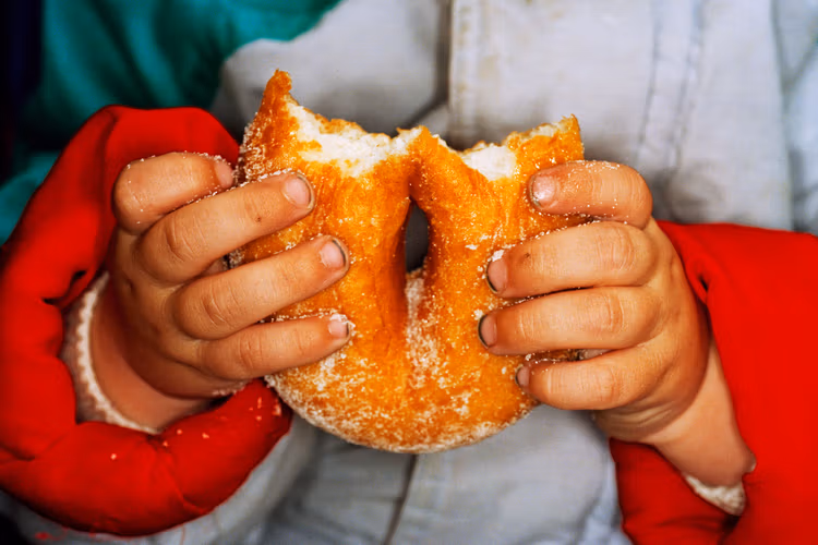 Martin Parr – Common Sense close up food and hands 1990lar