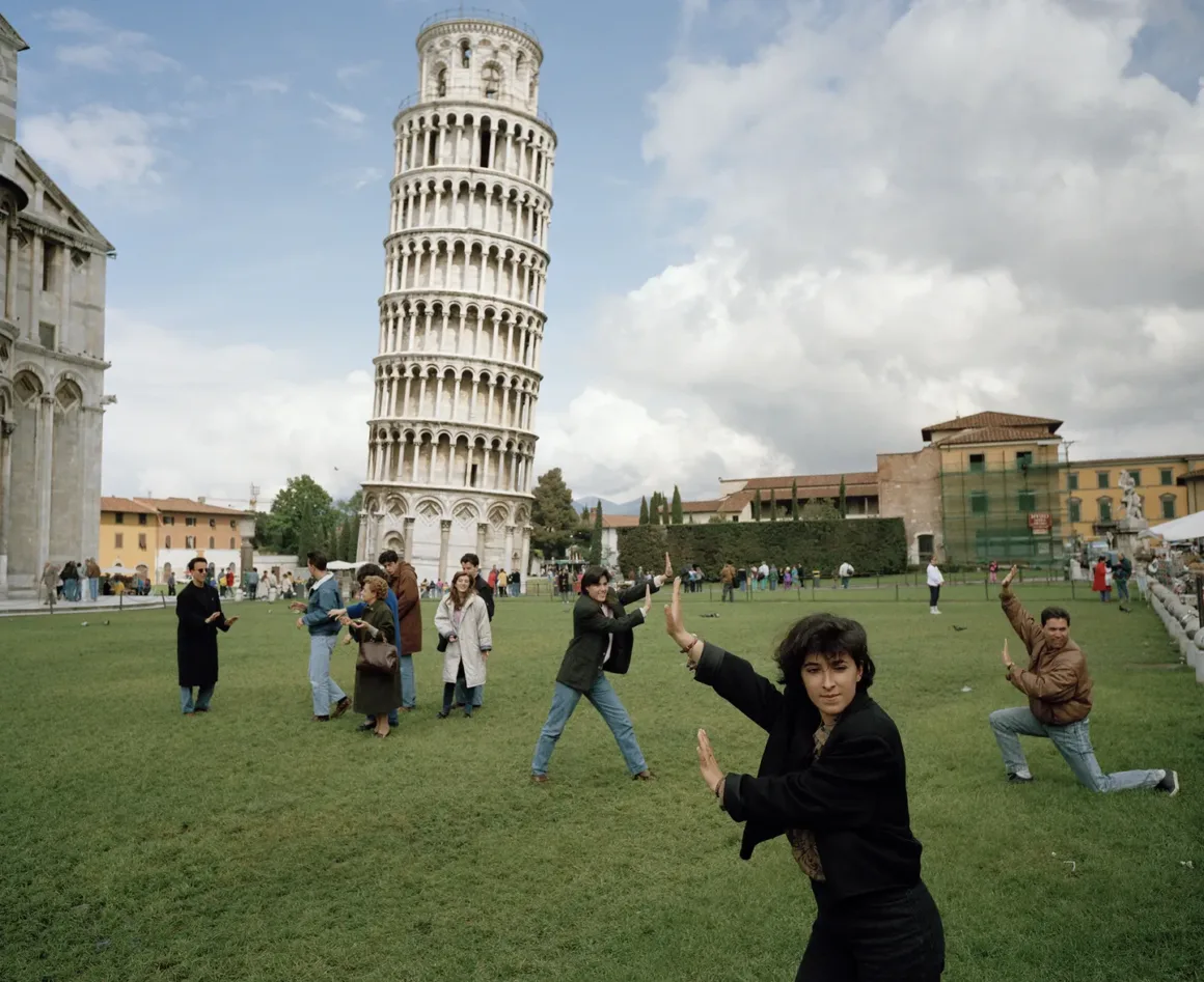 Martin Parr – Small World Leaning Tower of Pisa 1990lar