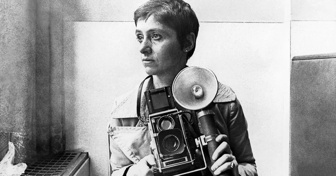 Diane Arbus: İnsanlığın Kenarındaki Yüzleri Fotoğraflayan Portre Ustası