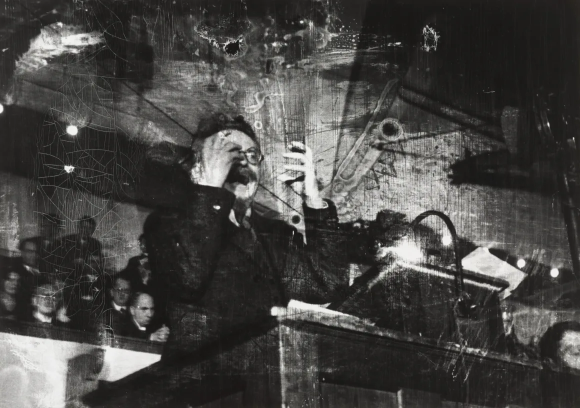 Robert Capa Kimdir? Savaşın İçinden Fotoğraf Çeken Efsanevi Foto Muhabiri 4 Robert Capa – Leon Trotsky Lecturing in Copenhagen – 1932