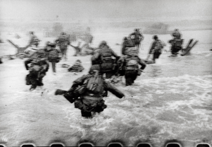 Robert Capa – Omaha Beach Landing – Normandy – 1944
