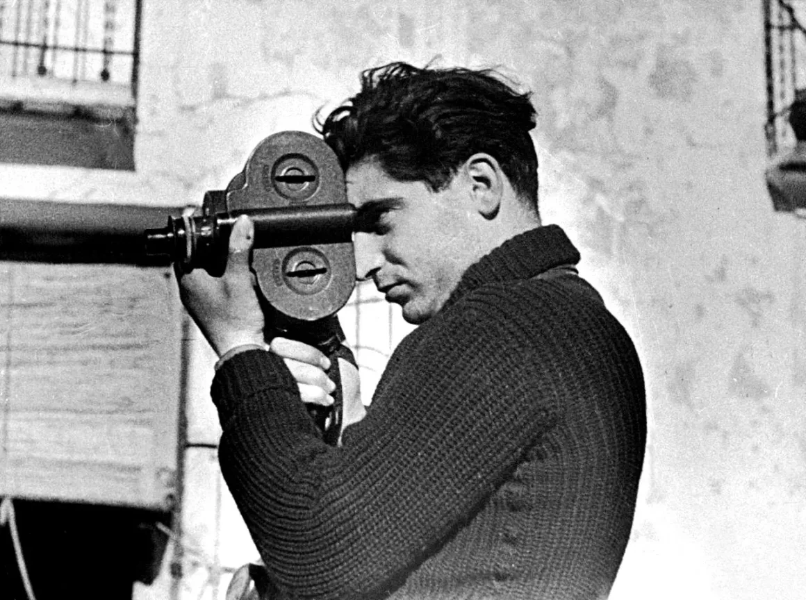 Robert Capa Kimdir? Savaşın İçinden Fotoğraf Çeken Efsanevi Foto Muhabiri 3 Robert Capa – Portrait in Paris – 1937