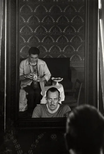 Robert Capa Kimdir? Savaşın İçinden Fotoğraf Çeken Efsanevi Foto Muhabiri 13 Robert Capa – Portrait with Camera – 1947