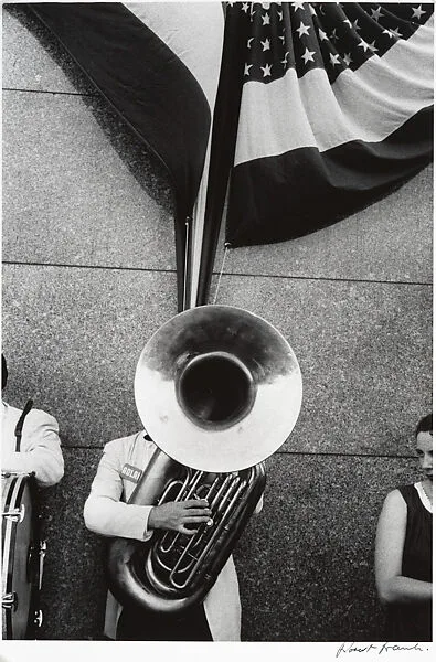 Robert Frank Kimdir? Amerika’ya Dışarıdan Bakan Fotoğrafçı 15 Robert Frank – Political Rally Chicago 1956