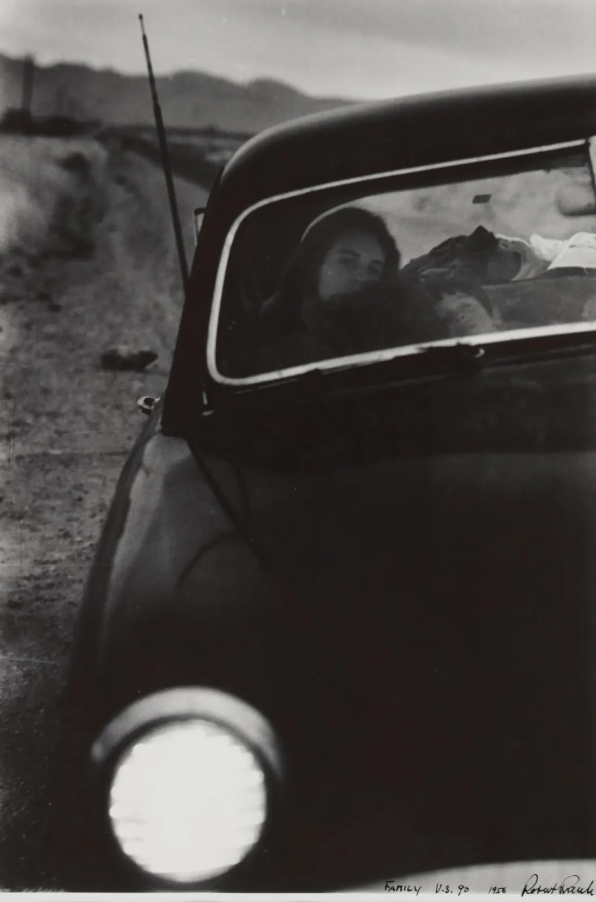 Robert Frank Kimdir? Amerika’ya Dışarıdan Bakan Fotoğrafçı 18 Robert Frank – U.S. Route 66 1950s road trip scene