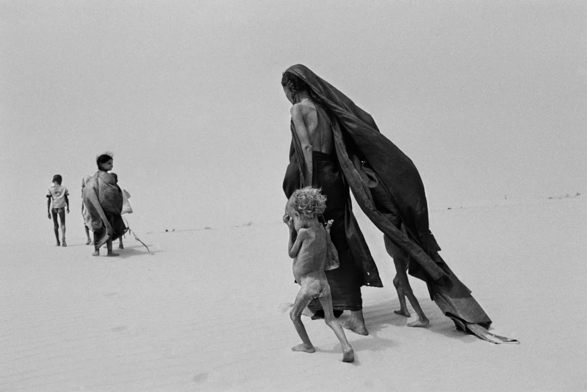 Sebastiao Salgado Region of Lake Faguibine Mali Africa 1985