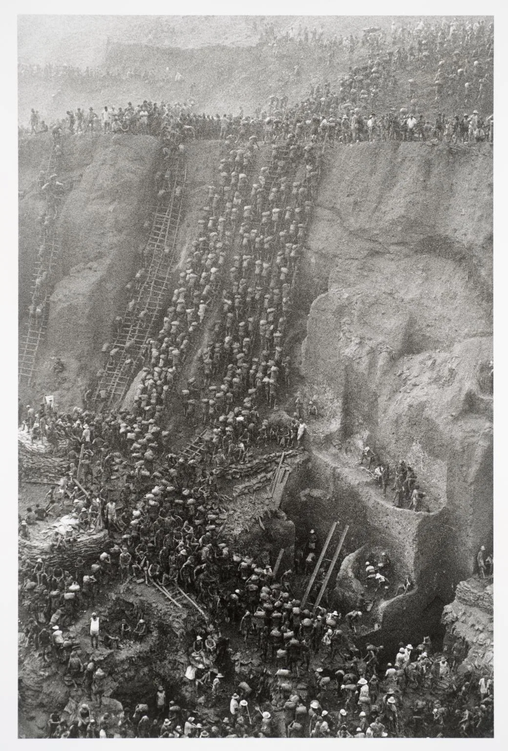 Sebastiao Salgado – Serra Pelada Gold Mine Brazil 1986