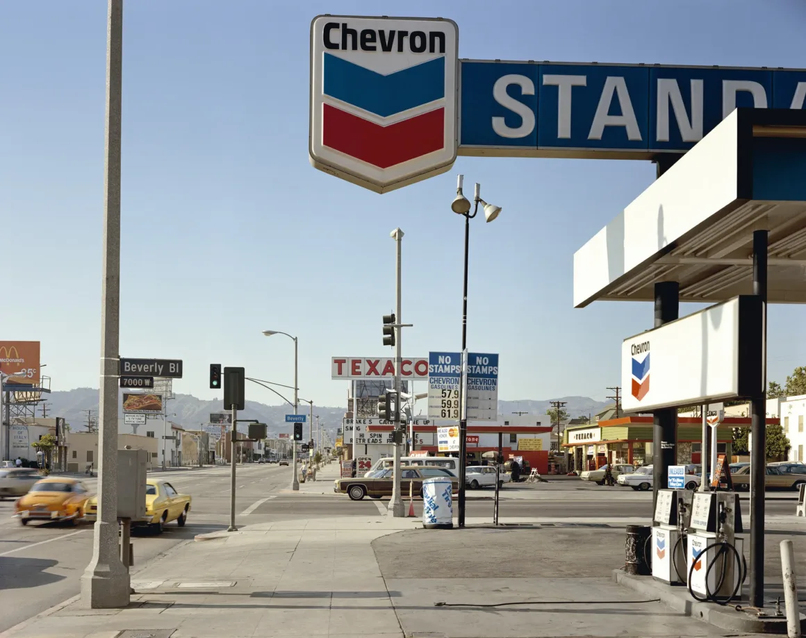 Stephen Shore – Beverly Boulevard and La Brea Avenue Los Angeles 1975