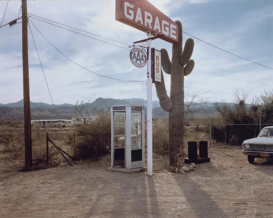 Stephen Shore – U.S. 93 Wikieup Arizona 1976