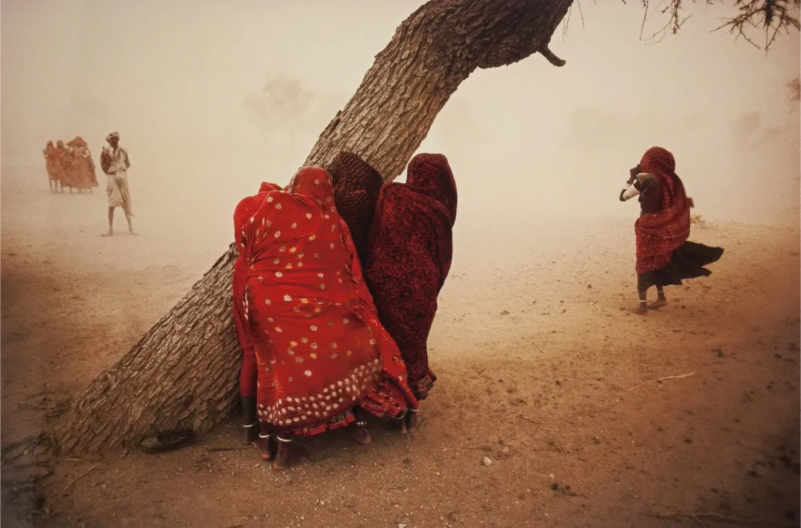 Steve McCurry – Dust Storm Rajasthan India 1983