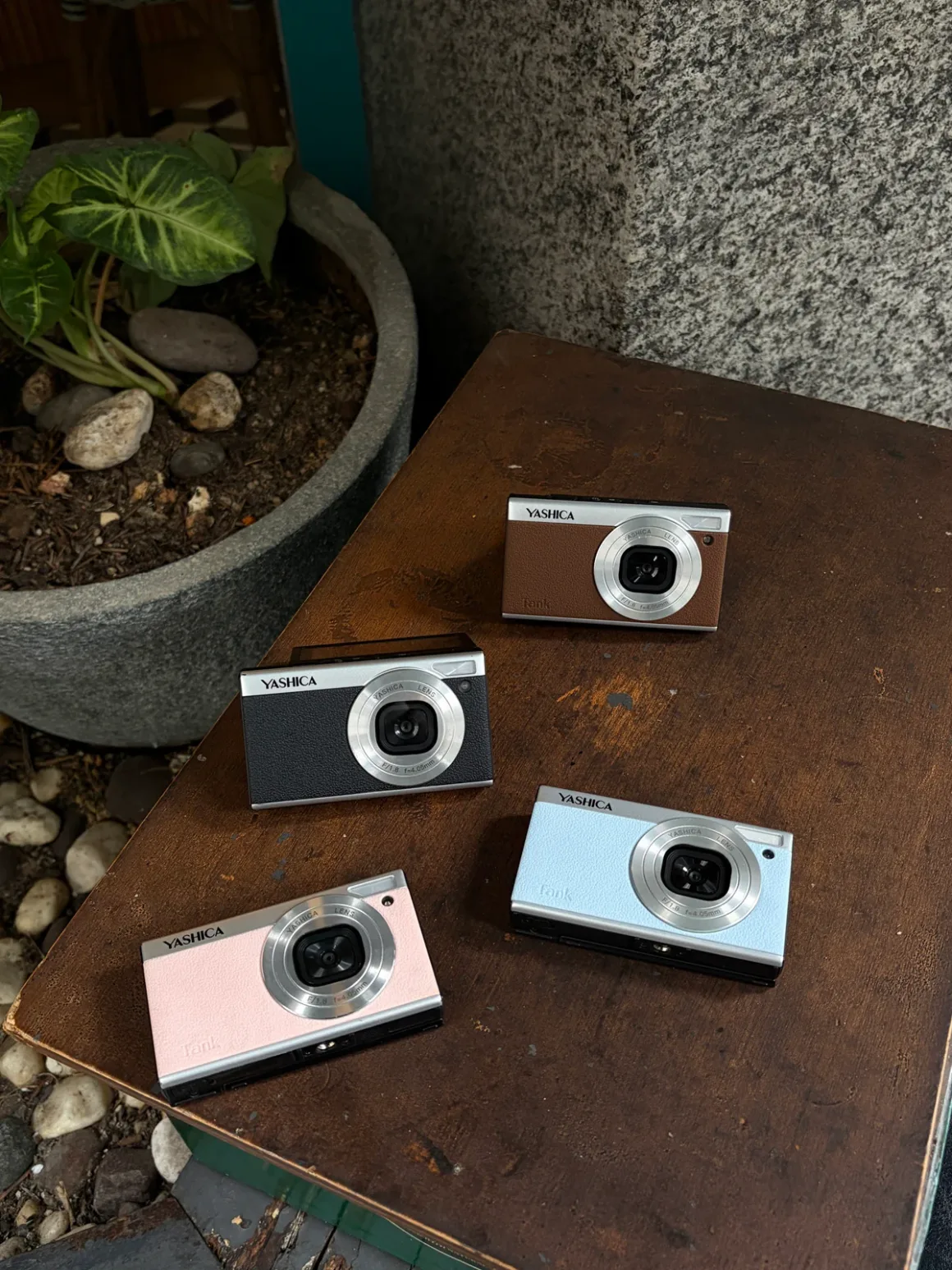 Yashica Tank Tank Lifestyle 1