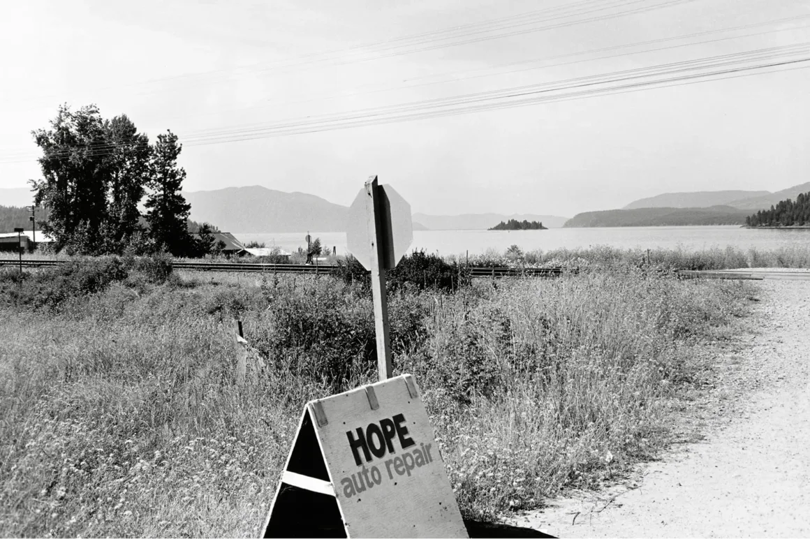 Life Still: Lee Friedlander’ın Gündelik Amerika’yı Parçalama Biçimi 7 lee friedlander montana 1974