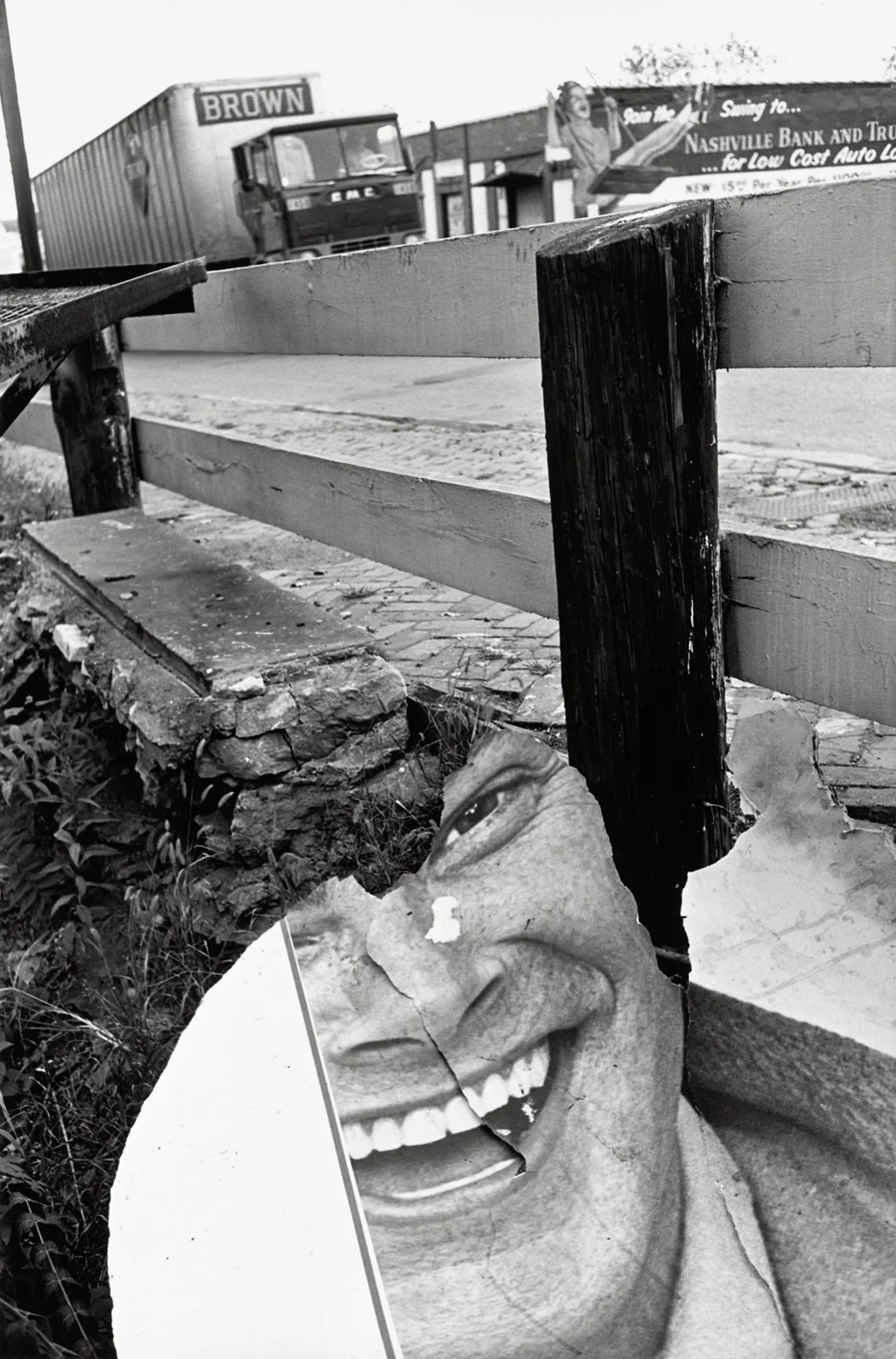 Life Still: Lee Friedlander’ın Gündelik Amerika’yı Parçalama Biçimi 3 lee friedlander nashville 1963