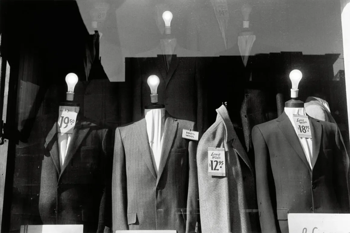 Life Still: Lee Friedlander’ın Gündelik Amerika’yı Parçalama Biçimi 2 Life Still: Lee Friedlander’ın Gündelik Amerika’yı Parçalama Biçimi