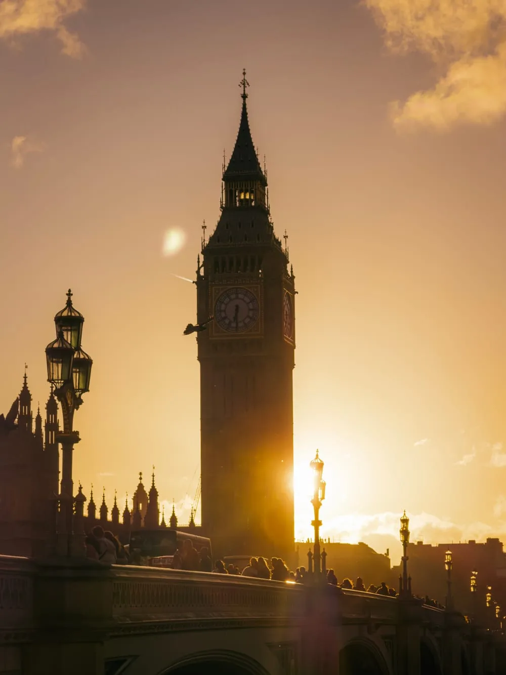 iPhone 17 Pro ve Pro Max İncelemesi: Bir Kamera mı, Bir Telefon mu? 21 Big Ben 4x 1