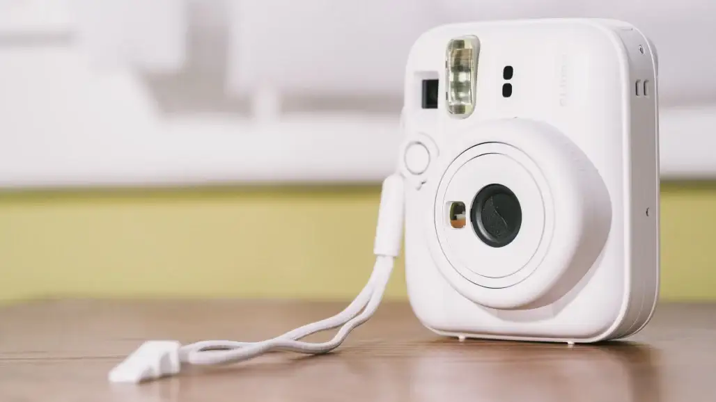 Fujifilm Instax Mini 13 İncelemesi: Anında Fotoğrafçılığa En İyi Bütçe Dostu Giriş