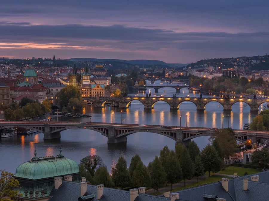 İzzet Keribar: "Prag & Bohemya" Sergisi Galeri Işık'ta Açıldı