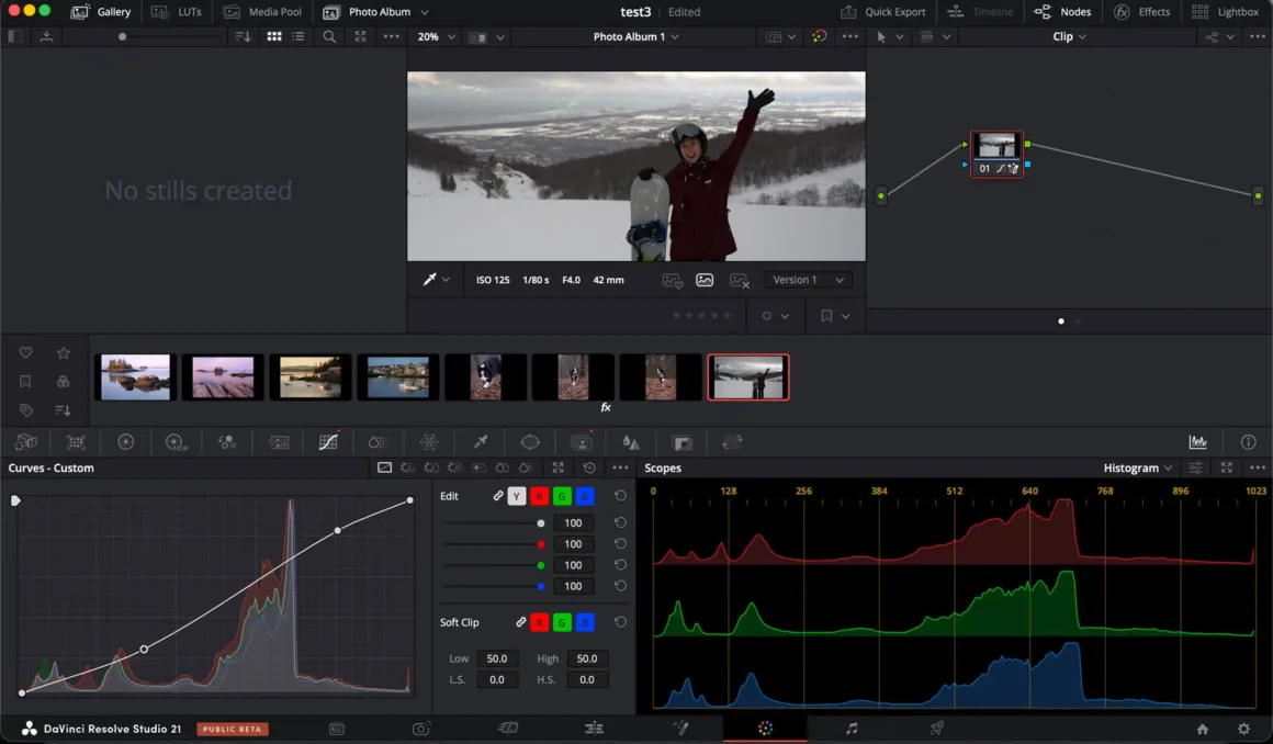 DaVinci Resolve Studio arayüzünde, karlı bir tepede el sallayan bir kişinin yer aldığı video sahnesi düzenleniyor; renk araçları, waveform grafikler ve zaman çizelgesi görünüyor.