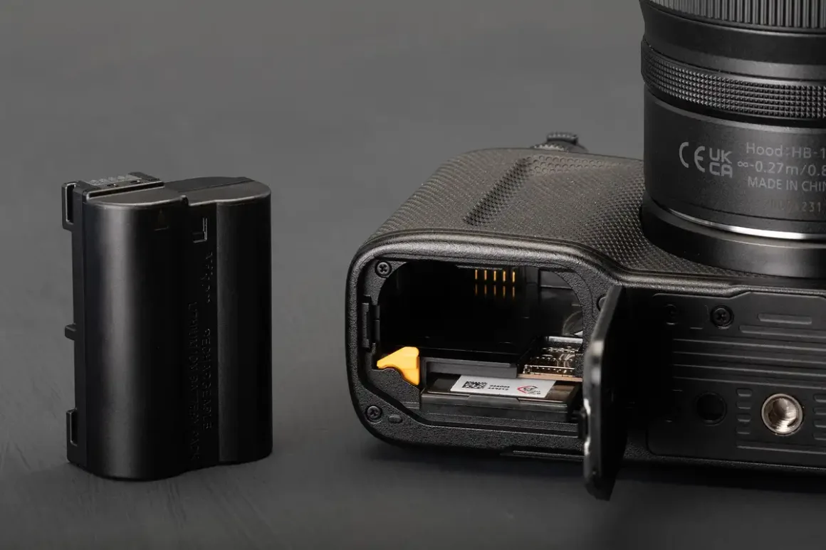 Nikon ZR 010