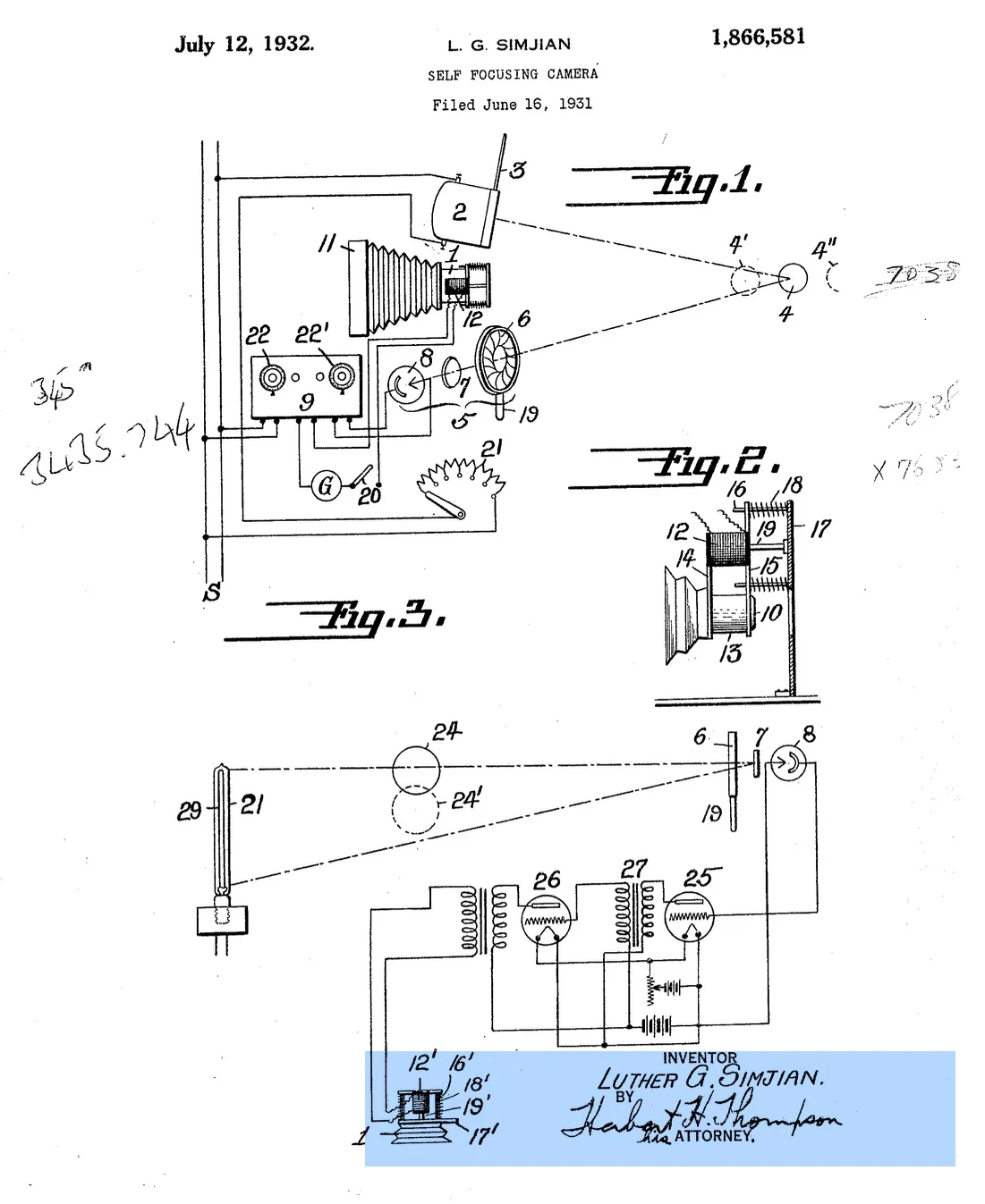 1932 tarihli kendi kendine netleme yapan bir kamera patentine ait teknik çizimler, etiketlenmiş parçalar, elektrik devreleri ve imzalar içeren patent diyagramı.