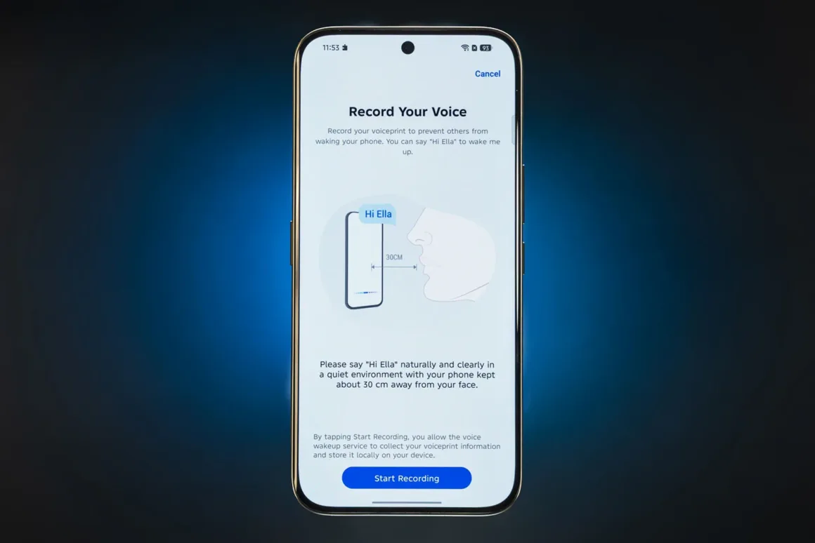 Tecno Camon 50 Ultra Ella yapay zekâ asistanı arayüzü