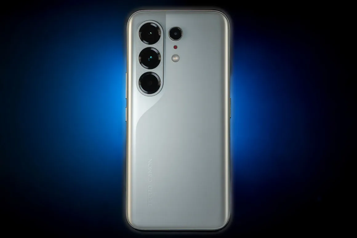 Tecno Camon 50 Ultra arka tasarım ve kamera dizilimi