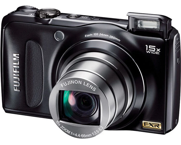 Öne doğru çıkan lensi, açılır flaşı ve 15x geniş zoom özelliği bulunan siyah Fujifilm dijital kamera; marka ve lens detayları görünür şekilde önden açıyla gösteriliyor.