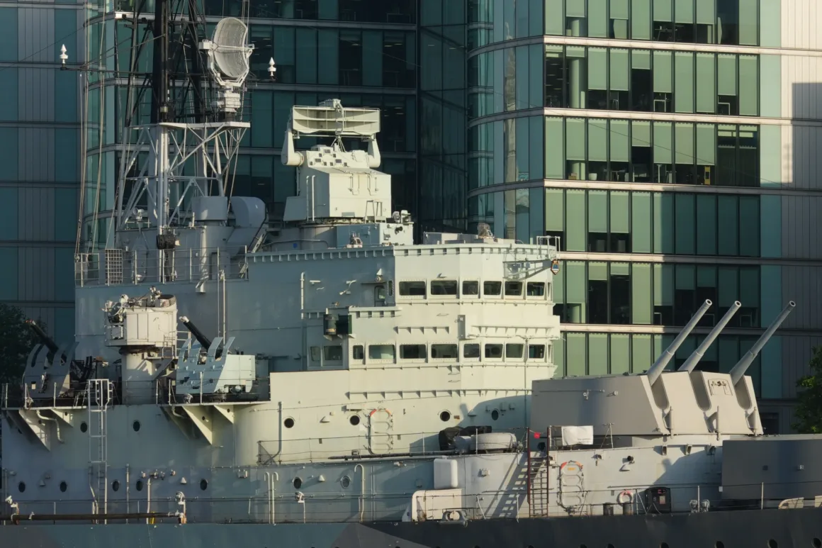 Sony RX10 V İncelemesi – Köprü Fotoğraf Makinelerinin Kralı Geri Döndü 41 Sony RX10 V HMS Belfast sample image