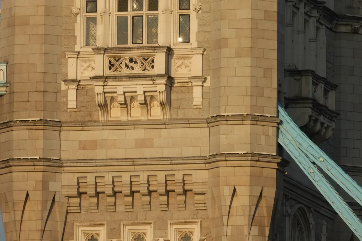 Sony RX10 V İncelemesi – Köprü Fotoğraf Makinelerinin Kralı Geri Döndü 20 Sony RX10 V Tower Bridge at 600mm.