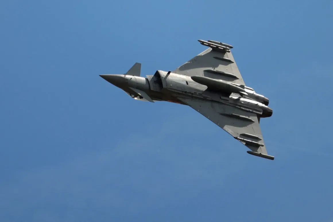Sony RX10 V İncelemesi – Köprü Fotoğraf Makinelerinin Kralı Geri Döndü 37 Sony RX10 V Eurofighter Typhoon sample image.