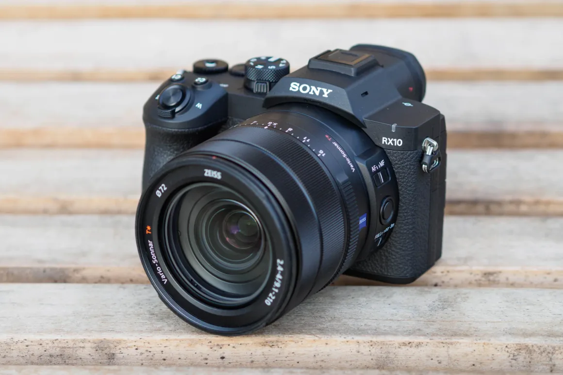Sony RX10 V İncelemesi – Köprü Fotoğraf Makinelerinin Kralı Geri Döndü 1 Sony RX10 V