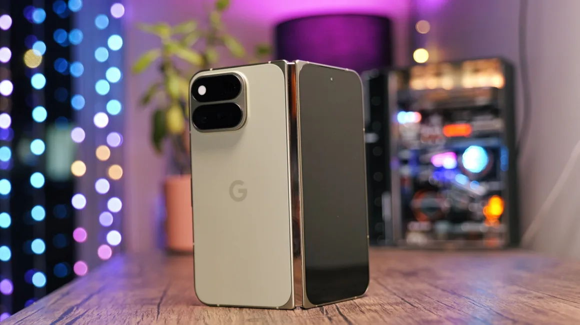 Google Pixel 11 Pro Fold İncelemesi: Şık Ama Yerinde Sayıyor 15 hGQRMyW3YaerG7FceZPQZE.jpg