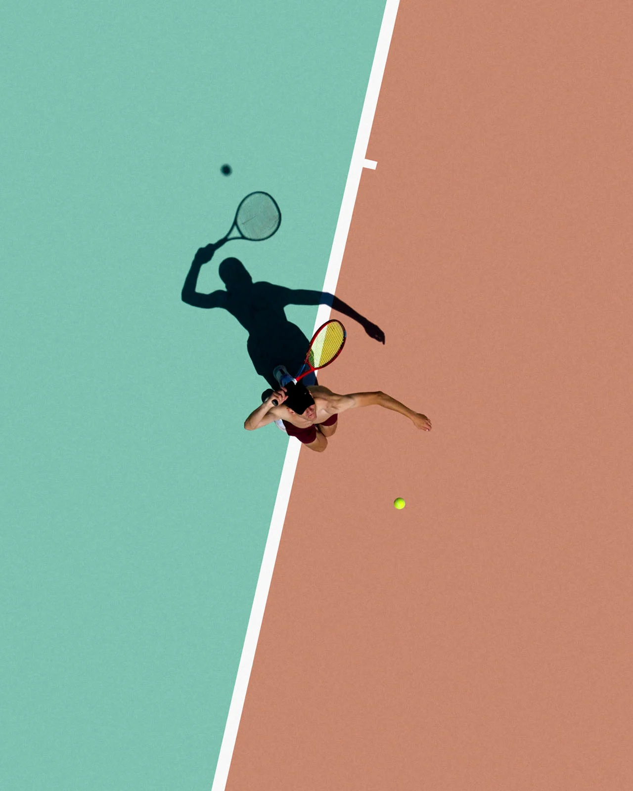 Sony World Photography Awards 2027’ye Katılmanız İçin 15 İlham Verici Fotoğraf 27 An aerial view of a shirtless tennis player serving on a court divided into teal and terracotta sections, with their shadow cast on the teal side.