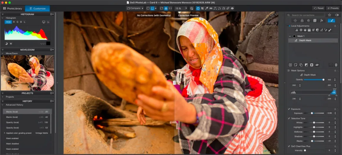 DxO PhotoLab 10: Yaratıcı Kontrolden Vazgeçmeden Daha Hızlı RAW Düzenleme 26 DxO PhotoLab yazılımındaki bölünmüş ekran görünümünde, desenli başörtüsü takan bir kadın ateşin yanında yuvarlak bir bazlama tutarken yan taraflarda düzenleme panelleri görülüyor.