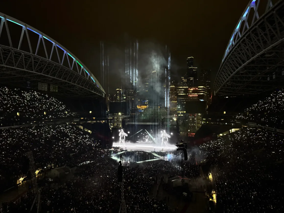 Apple Reference Image: “Doğrulanabilir Fotoğraflar” İçin Yeni Standart mı? 22 Kalabalık bir stadyumda gerçekleştirilen konser.