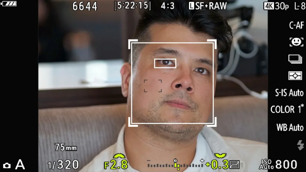OM System PEN İncelemesi: Tanıdık Ama Son Derece Şık 35 A digital camera viewfinder display shows a close-up portrait of a man with a focus box locked onto his eye and face.