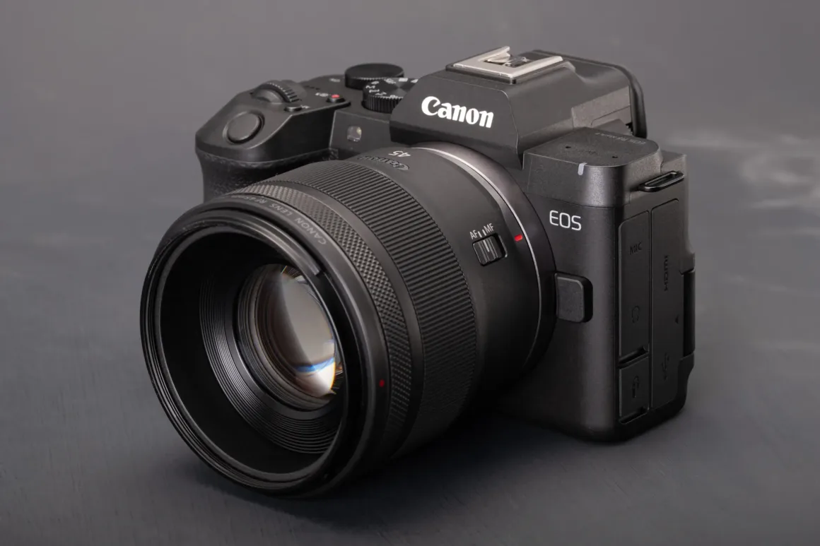 Canon EOS R8 II İncelemesi: Büyük Eksikler Giderildi, Sorunlar Bitmedi 18 canon eos r8 ii beauty shot