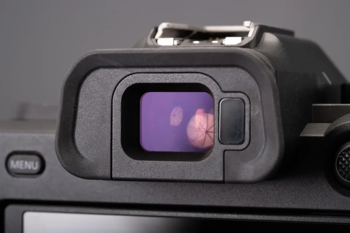 Canon EOS R8 II İncelemesi: Büyük Eksikler Giderildi, Sorunlar Bitmedi 21 canon eos r8 ii evf