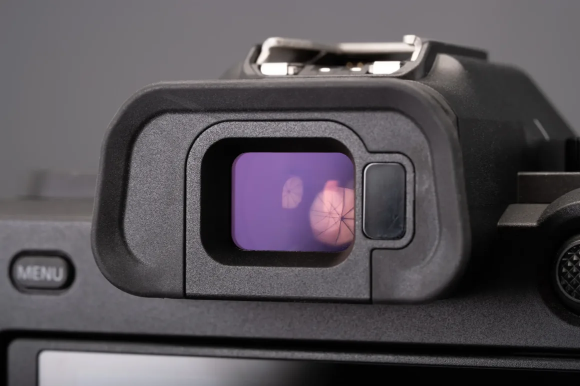 Canon EOS R8 II İncelemesi: Büyük Eksikler Giderildi, Sorunlar Bitmedi 41 Canon EOS R8 II'nin elektronik vizörü.