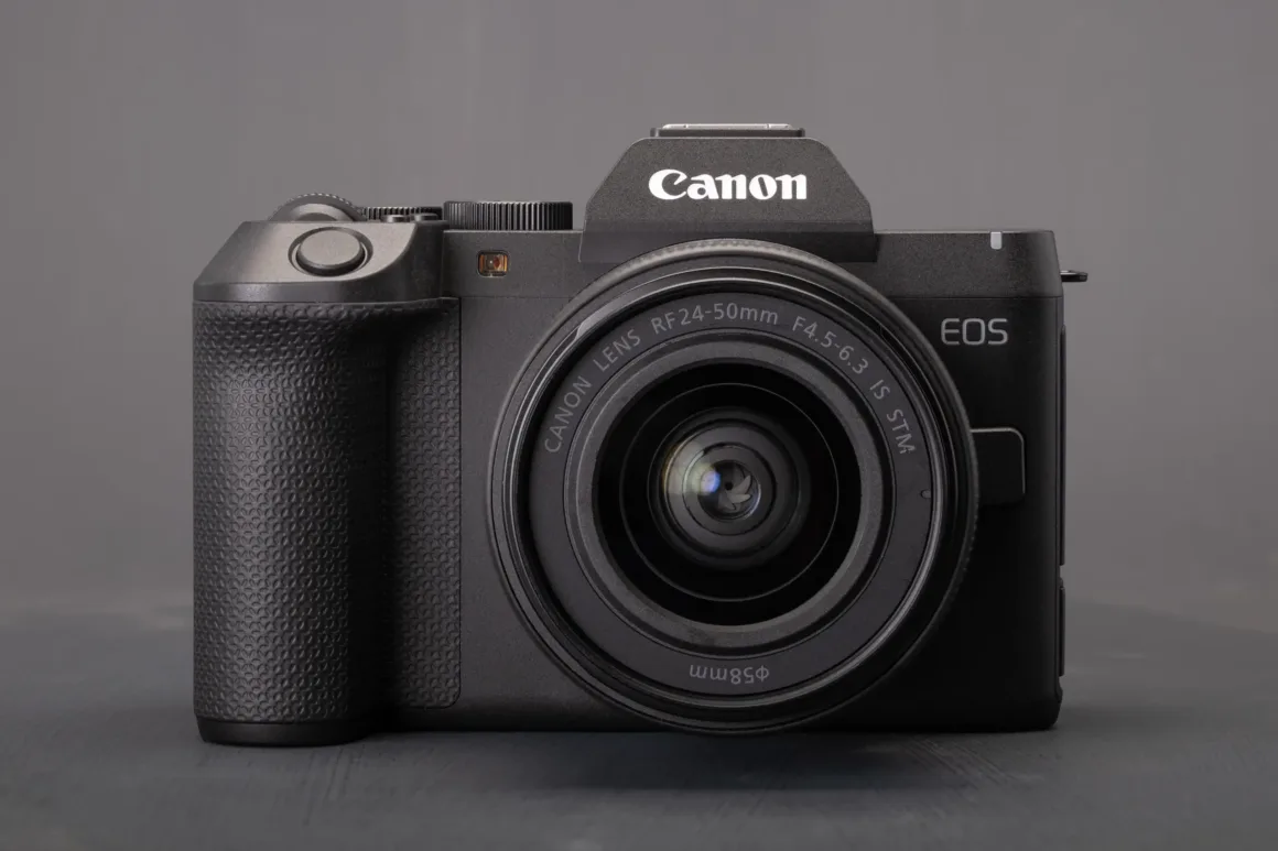 Canon EOS R8 II İncelemesi: Büyük Eksikler Giderildi, Sorunlar Bitmedi 33 canon eos r8ii front with lens