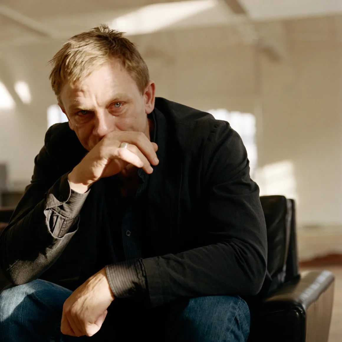Sam Taylor-Johnson’ın “She Was I” Sergisi: Kimlik, Benlik ve Portre 16 2003 Studio Crying Men Daniel Craig 1 2048x2048 1