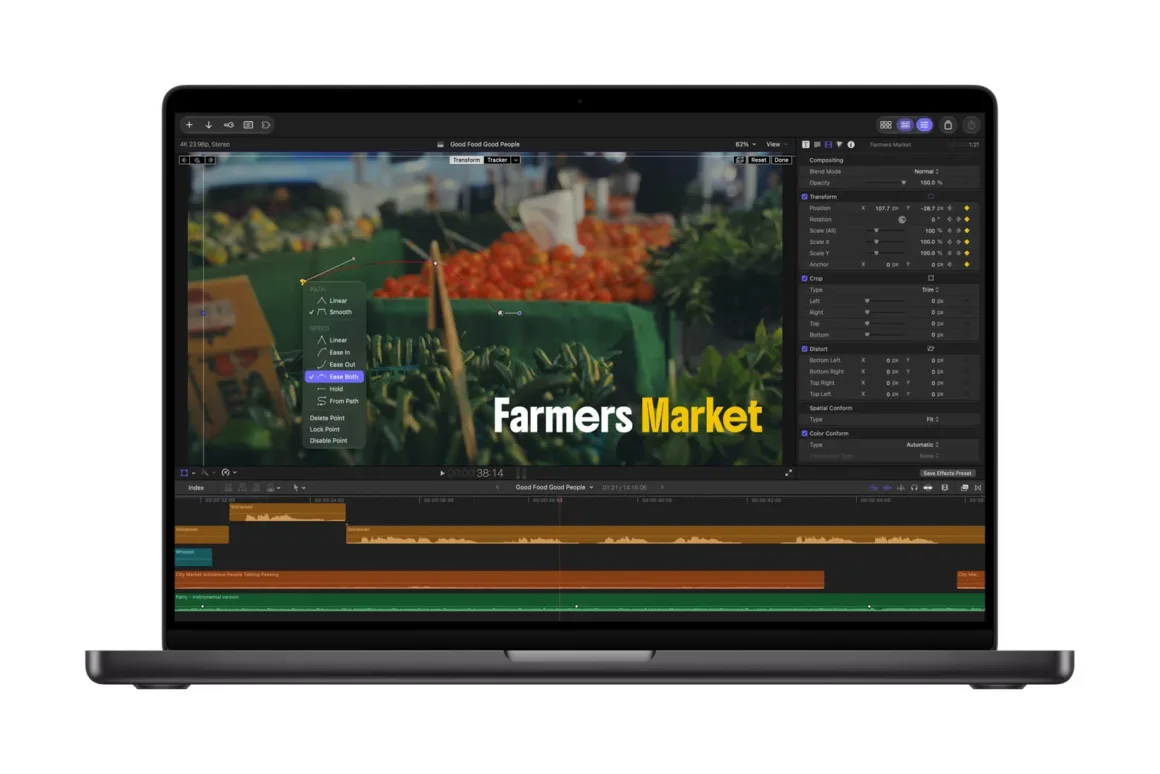 Bir dizüstü bilgisayar ekranında Farmers Market adlı proje açıkken video düzenleme yazılımı arayüzü ve zaman çizelgesi görülüyor.